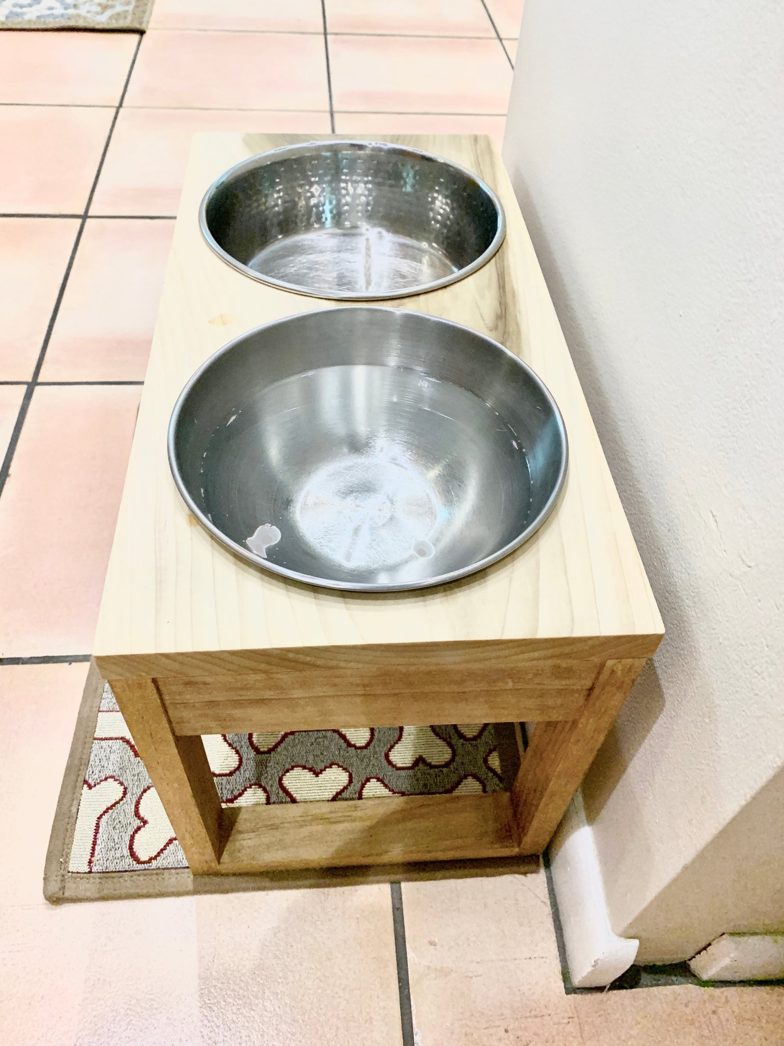 Raised Dog Bowl Stand – thefurniturefarm